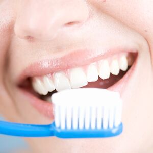 Ova prirodna pasta za zube neće vam pomoći da odložite posetu stomatologu - nema dokaza da deluje