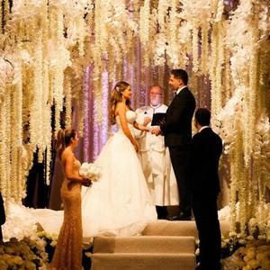 Venčanica satkana od bisera i kristala: Zavirite na venčanje omiljenog holivudskog para (FOTO+VIDEO)