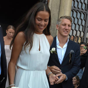 Pohvalila se na Instagramu: Evo koja lepotica je uhvatila bidermajer na venčanju Ane Ivanović (FOTO)