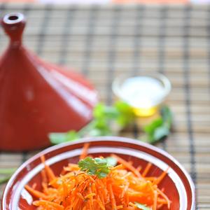 Samo lagano: Salata sa šargarepom, susamom i bademom (RECEPT)