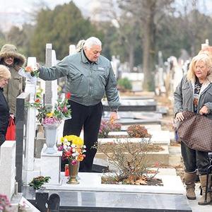 Tuga koja nikada neće proći: Marina Tucaković i Futa dali pomen tragično preminulom sinu (FOTO,VIDEO)