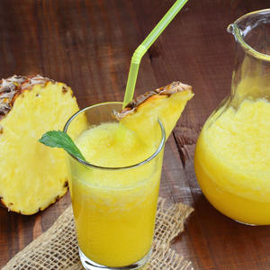 Prirodni lek za brže varenje i nadutost: Sok od ananasa bez trunke šećera učiniće čuda za vaše telo u sezoni praznika (RECEPT)