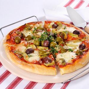 Pravi se brzo i topi se u ustima: Domaća pica sa belim lukom i sirom (RECEPT)