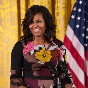 Bez frizure i elegantne haljine ona je NEPREPOZNATLjIVA: Nakon decenije čekanja, videli smo kako Mišel Obama ZAPRAVO izgleda (FOTO)