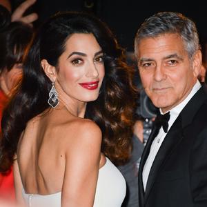 Ni traga od glamura po kojem je poznata: Amal Kluni prvi put uhvaćena u katastrofalnom izdanju (FOTO)