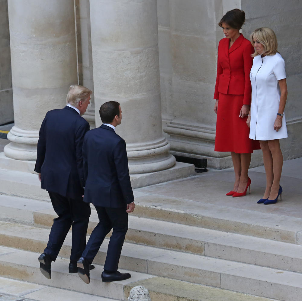 <p>Ovih dana intenzivno se druže prva dama Amerike i prva dama Francuske. Obe su doterane i negovane, ali Brižit ipak vodi 1:0. Da li znate zašto?</p>