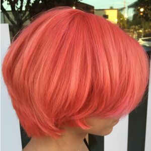 Novi hit trend ovog leta: Neon peach boja kose učiniće da vas svi zapaze (FOTO)
