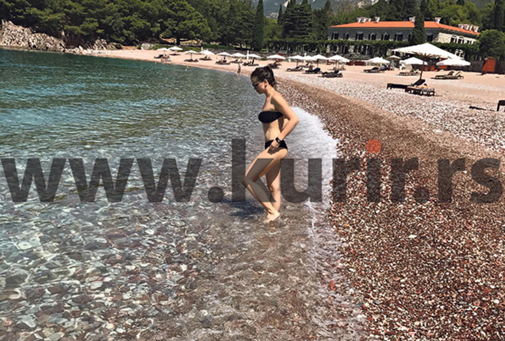 <p>Popularna pevačica uživala je ekskluzivnoj crnogorskoj plaži</p>