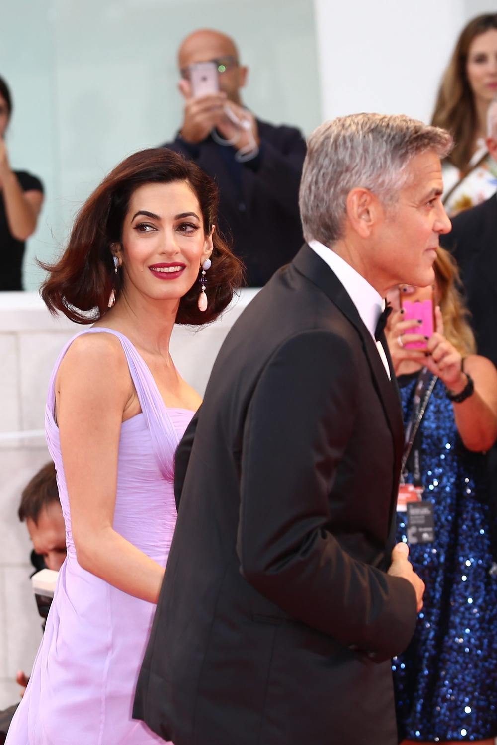 <p>Filmski festival u Veneciji tokom svog 74. izdanja okupio je najveće zvezde iz sveta filma, međutim, dolazak Amal Kluni izazvao je veliki interes medija...</p>