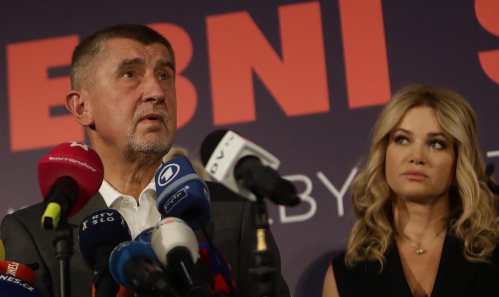 <p>Suprugu predsednika stranke koja je pobedila na parlamentarnim izborima u Češkoj mediji su već proglasili <em>češkom Melanijom</em>. Šta vi kažete?</p>