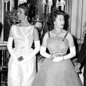 Prva dama Amerike uporedila je Bakingemsku palatu sa seoskim hotelom: Sve o prvom susretu Džeki Kenedi i Elizabete Druge