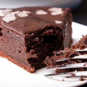 SJAJAN PREDLOG ZA SVAKO SLAVLJE: Čokoladna mousse torta za sve sladokusce!