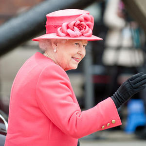 ZA KRALJEVSKO SAMOPOUZDANJE: Kraljici Elizabeti II majka je dala savet ZLATA VREDAN koji može primeniti SVAKA OD NAS!