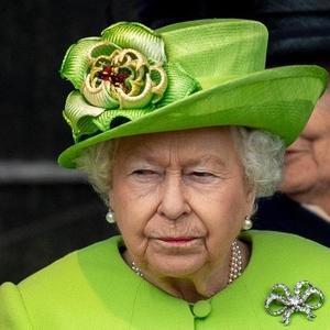 EKSPERTI ZA GOVOR TELA KONAČNO OTKRILI: Zna se da kraljica Elizabeta ima komplikovan odnos sa svojom decom, ali ipak jedno VOLI NAJVIŠE! (FOTO)