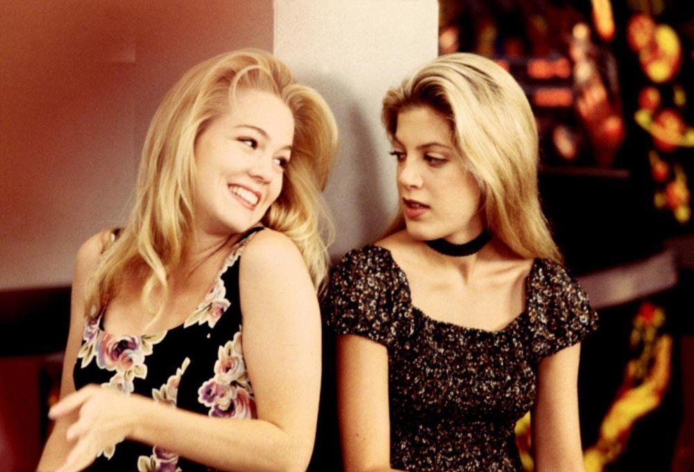 <p>Serija <em>Beverli Hils 90210</em> je bila jako popularna među tinejdžerima devedestih godina, a u fatalnu glavnu glumicu su bili svi zaljubljeni.</p>