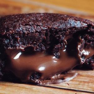 IDEALNI UZ KAFU ILI ČAJ: Za ukusne ČOKO kolačiće treba vam SVEGA 10 MINUTA i 4 sastojka!
