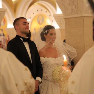 VELJKO I BOGDANA STIGLI U HRAM: Cecinog naslednika će venčati njen duhovnik! (FOTO) (VIDEO)