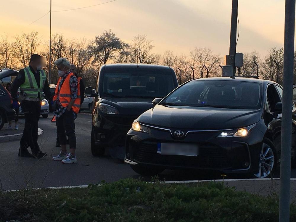 <p>Voditeljka Dušica Jakovljević doživela je danas saobraćajnu nesreću blizu Ade Ciganlije u Beogradu, a onda se oglasila pa objasnila šta se tačno dogodilo.</p>