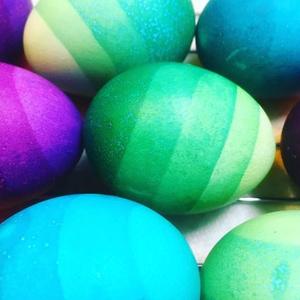 VAŠA TRPEZA BIĆE JEDINSTVENA I OČARAVAJUĆA: Evo kako da najlakše ukrasite uskršnja jaja tehnikom "ombre"