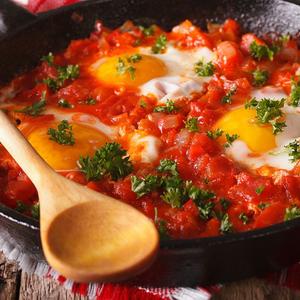 Starinski recept za najukusnije srpsko jelo: Sataraš sa jajima po bakinom receptu - prste da poližeš
