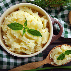 EKSPERIMENTIŠITE SA OVIM UKUSNIM PRILOGOM: Recept za najkramestiji pire krompir!