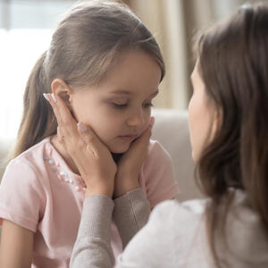 OVU GREŠKU PRAVE SKORO SVI RODITELJI: Psiholog objašnjava šta nikako ne treba raditi u razgovoru s malom decom