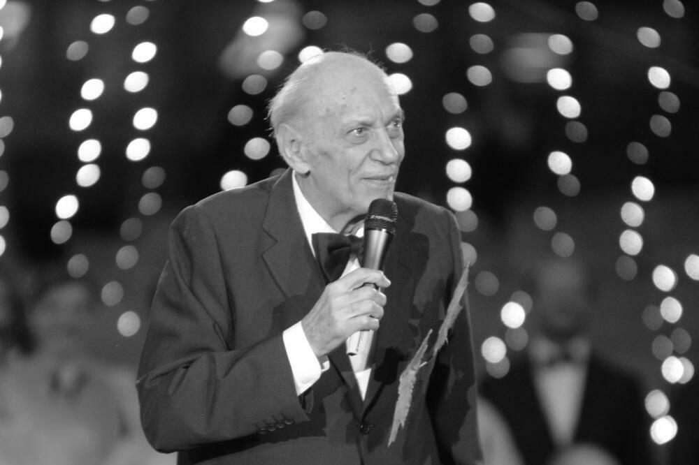 <p>Pevač Predrag Živković Tozovac preminuo je u 85. godini od posledica korone virusa.</p>