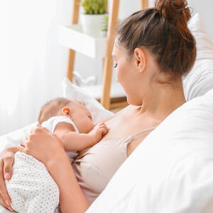 Plač nije jedini alarm: Znakovi kojima nam beba poručuje kad je GLADNA, a kad SITA
