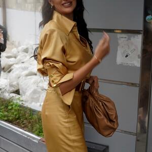 Zlatna haljina, braon cipele i pojas su dobitna kombinacija: Aleksandra Prijović u autfitu za istinske dame