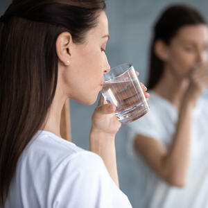 Kako čaša hladne vode utiče na naš organizam? Mislite da će vas rashladiti, a zapravo se dešava nešto zaista loše