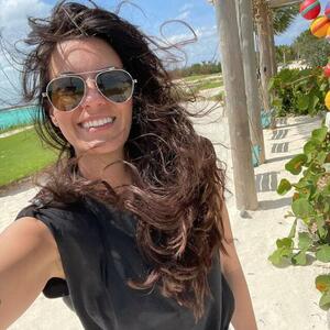 More, sunce i lud provod: Marija Klibarda uživa na Bahamima, društvo joj pravi jedna od NAJBOGATIJIH ŽENA IZ SRBIJE