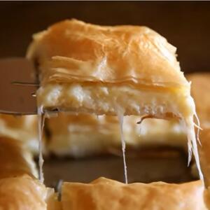 Slasnija od bureka, gotova za tren oka: Zalivena pita sa sirom lepša i od one iz pekare (RECEPT)