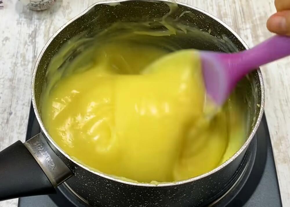 Priprema gustog žutog fila za tortu