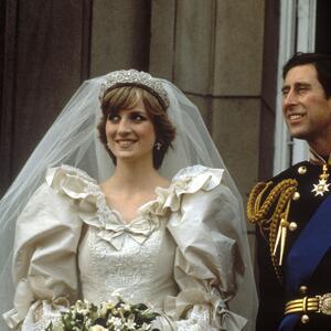 Najbolniji trenutak sa venčanja Čarlsa i Dajane: Princ držao ledi Di za ruku i uradio nešto što i danas izaziva GNEV