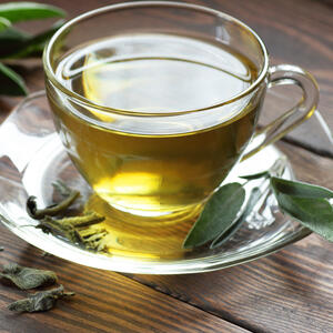Može li zeleni čaj da pomogne kod KRONOVE BOLESTI? Nazivaju ga najzdravijim na svetu, a evo šta znamo o dejstvu na creva
