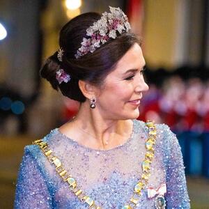 Naglašava STRUK i odiše ELEGANCIJOM: Princeza Meri od Danske u HALJINI koju bi nosila i Kejt Midlton