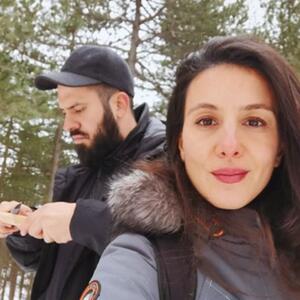 Despot i Draga će se oduševiti: Marko i Sara Rokvić nisu potrošili brdo para, ali su predivno okitili novogodišnju jelku