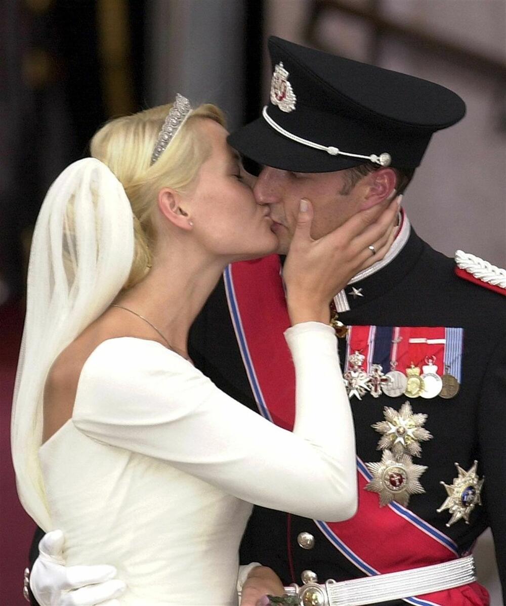 Princ Hakon i princeza Mete-Marit venčali su se uprkos protivljenju nacije, javnosti, medija...