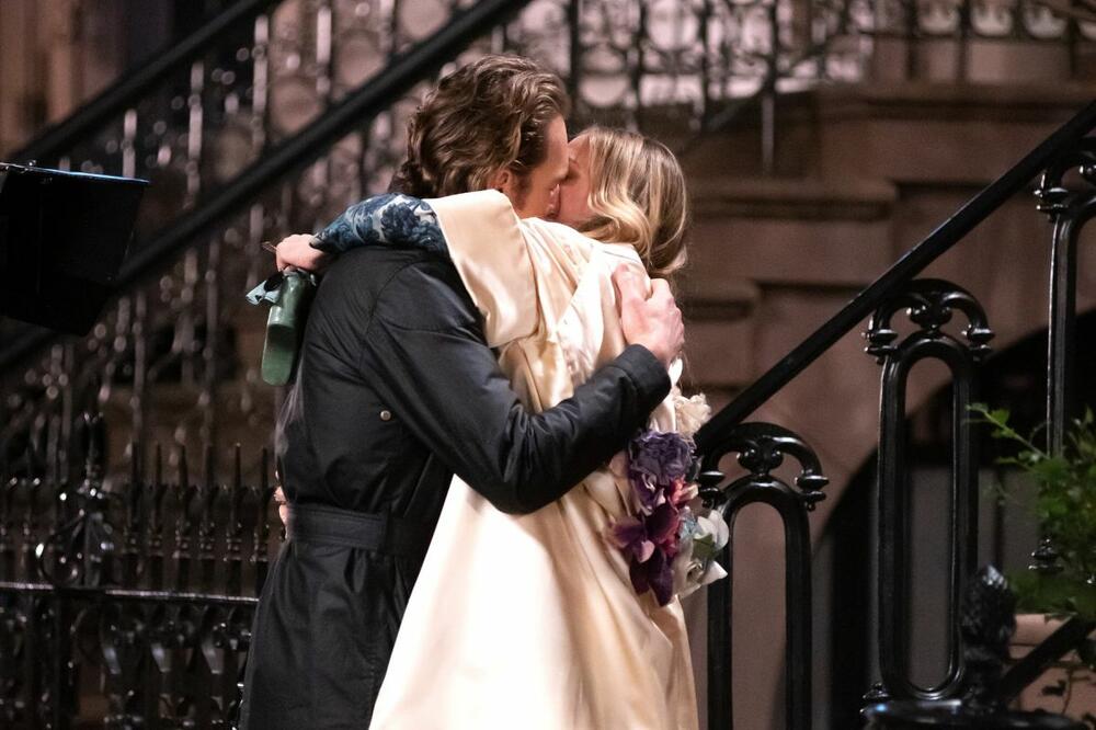 Poljubac Keri i Ejdana u seriji 'I tek tako...', nastavku 'Seksa i grada'