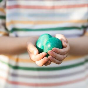 Kako ofarbati uskršnja jaja u ZELENO? Bez kupovnih boja – ovaj trik morate da probate