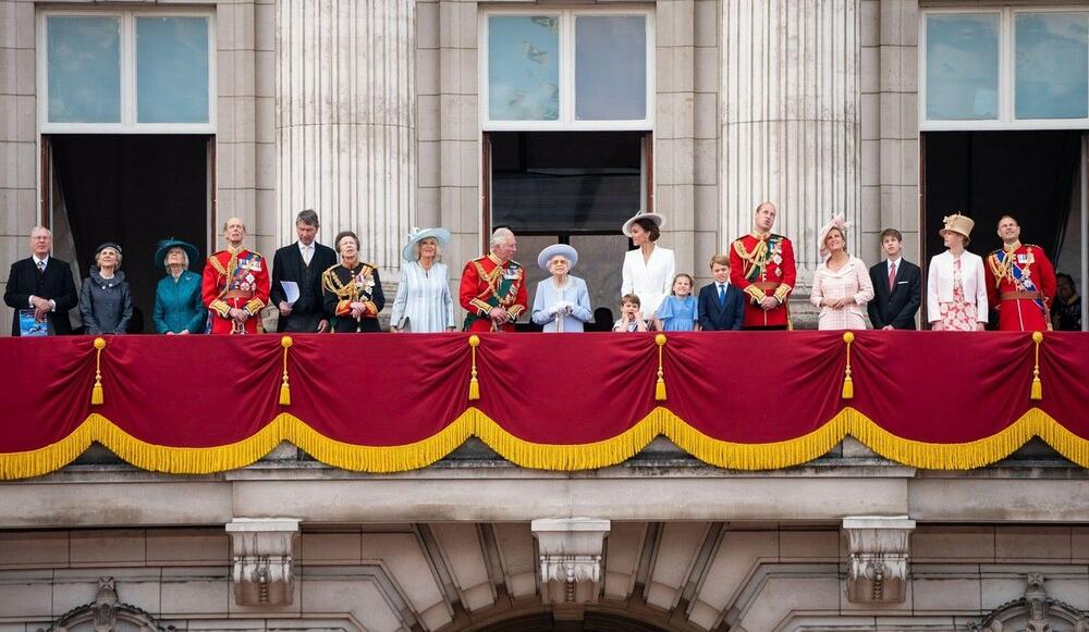 Britanska kraljevska porodica na balkonu Bakingemske palate