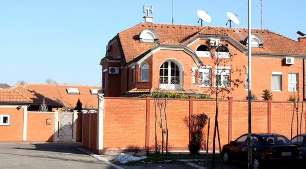 <p>Brena i Boba Živojinović najviše vremena provode u svom velelepnom domu na Bežanijskoj kosi.</p>