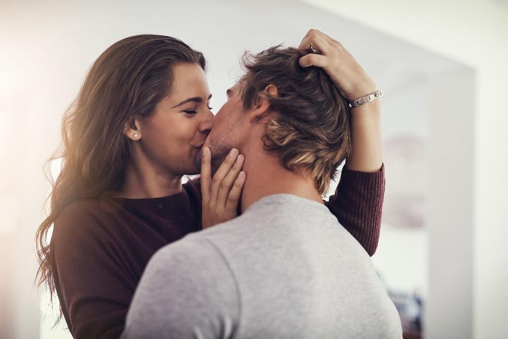 Poljubac može da deluje kao vrlo čudan oblik ljudskog ponašanja, kada razmislite o njemu