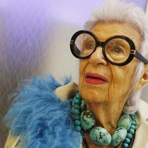 Nazivala se 'gerijatrijskom starletom', živela je 103. god: 10 životnih lekcija Iris Apfel koje žene treba da pročitaju
