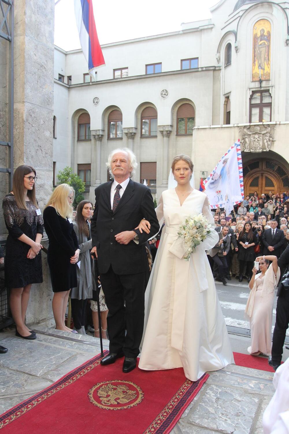 Princeza Danica Karađorđević  sa ocem Ciletom Marinkovićem na svom venčanju 2017. godine