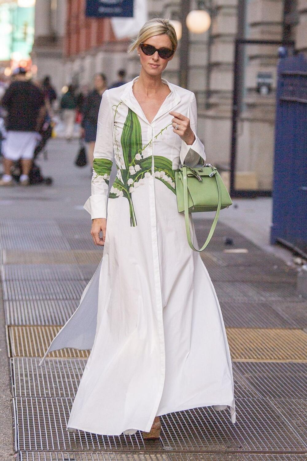Niki Hilton u košulji-haljini modne kuće Oscar de la Renta 