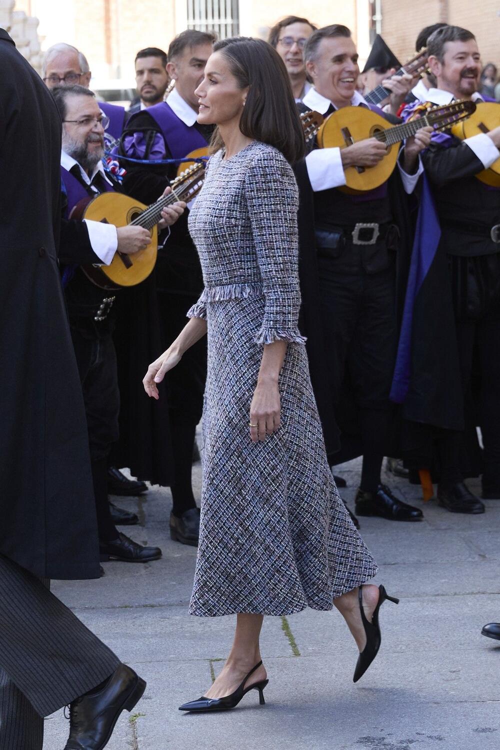 Crne slingback cipele kraljice Leticije od Španije