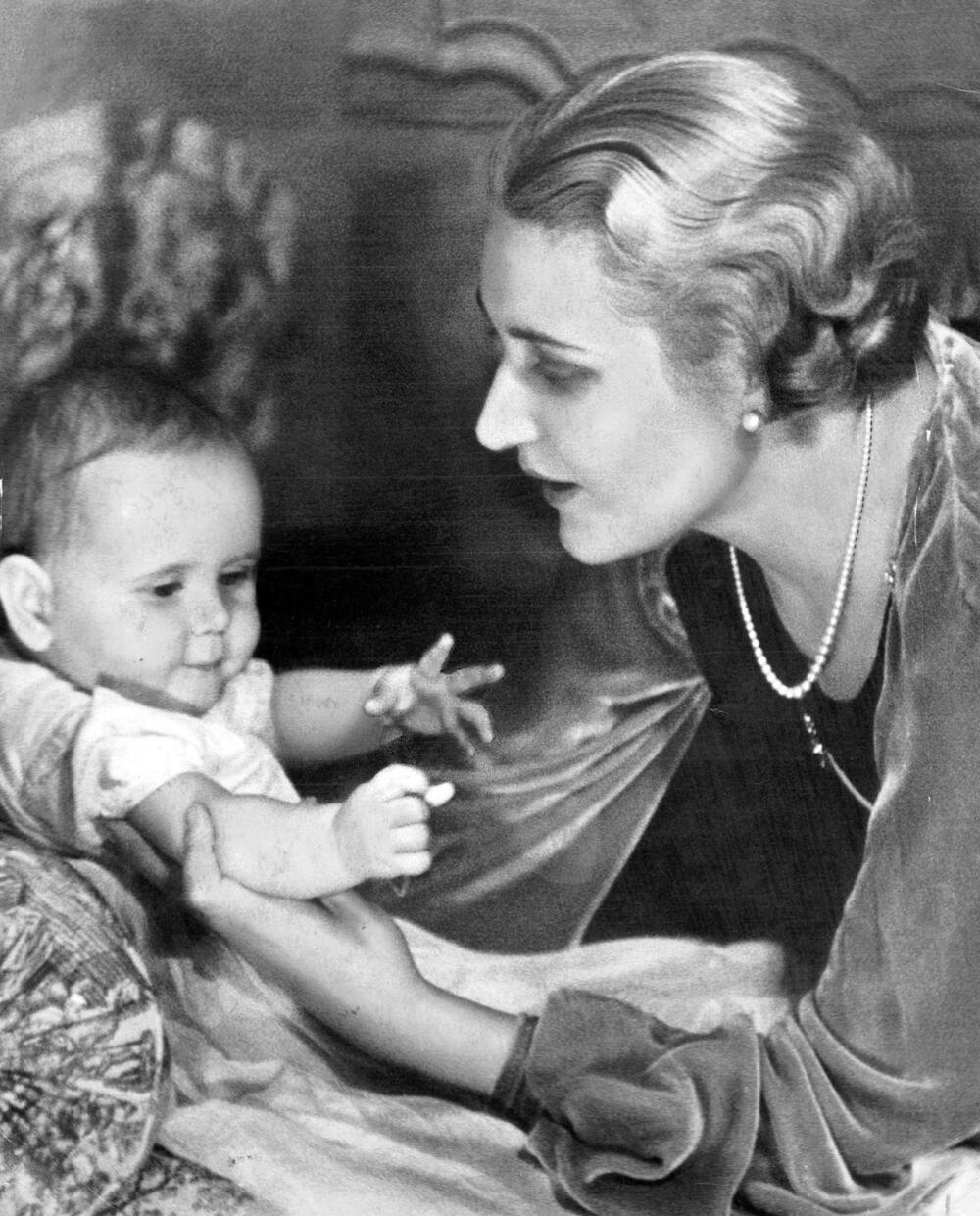 Magda Gebels sa svojom najmlađom ćerkom Hilde