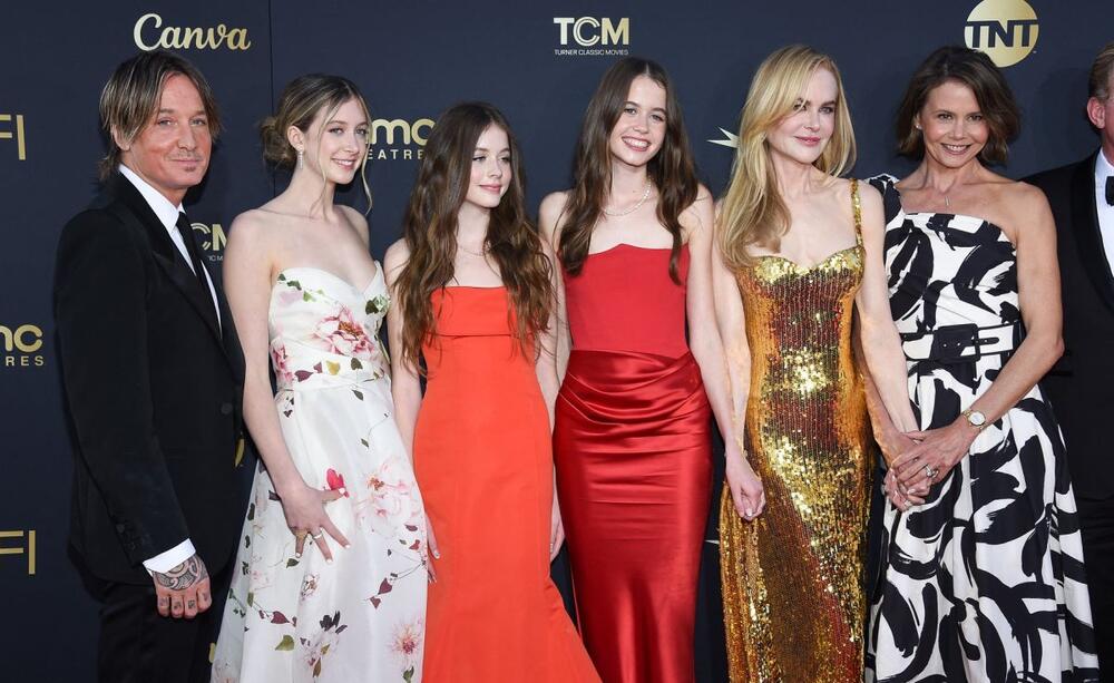 Nikol Kidman s porodicom - mužem, ćerkama, sestrom i sestričinom na dodeli Nagrade za životno delo Američkog filmskog instituta u Los Anđelesu