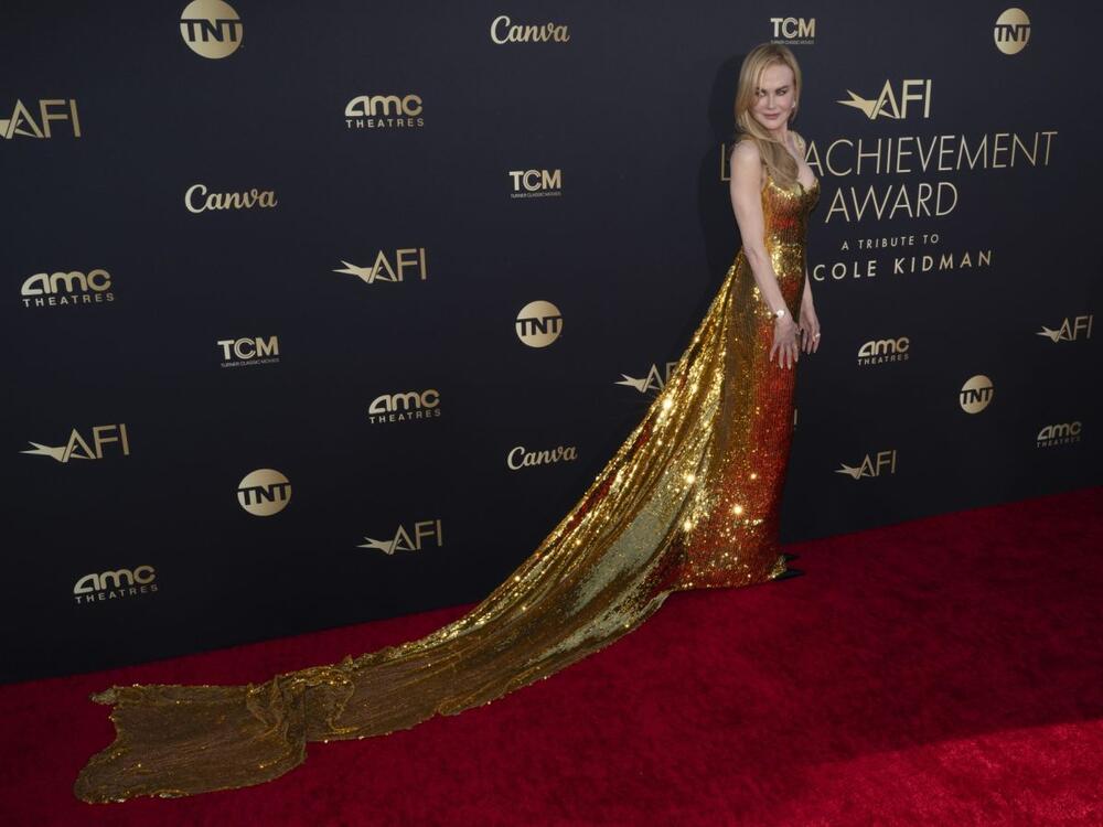 Nikol Kidman u zlatnoj Balenciaga haljini na dodeli Nagrade za životno delo Američkog filmskog instituta u Los Anđelesu